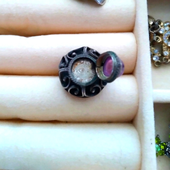 Vintage Amethyst Poison Ring - Picture 2 of 4